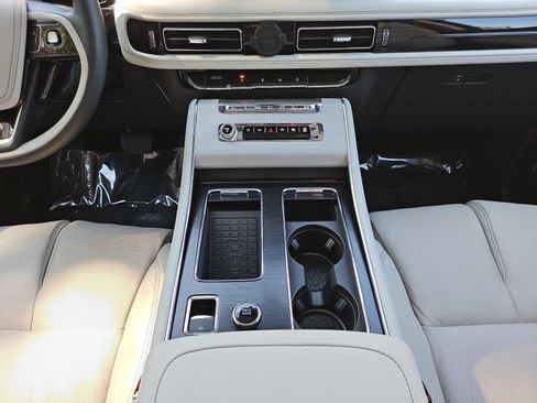 Used 2025 Lincoln Aviator Reserve w/ Equipment Group 201A AWD/4WD image 25