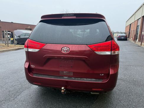 Used 2012 Toyota Sienna LE image 4