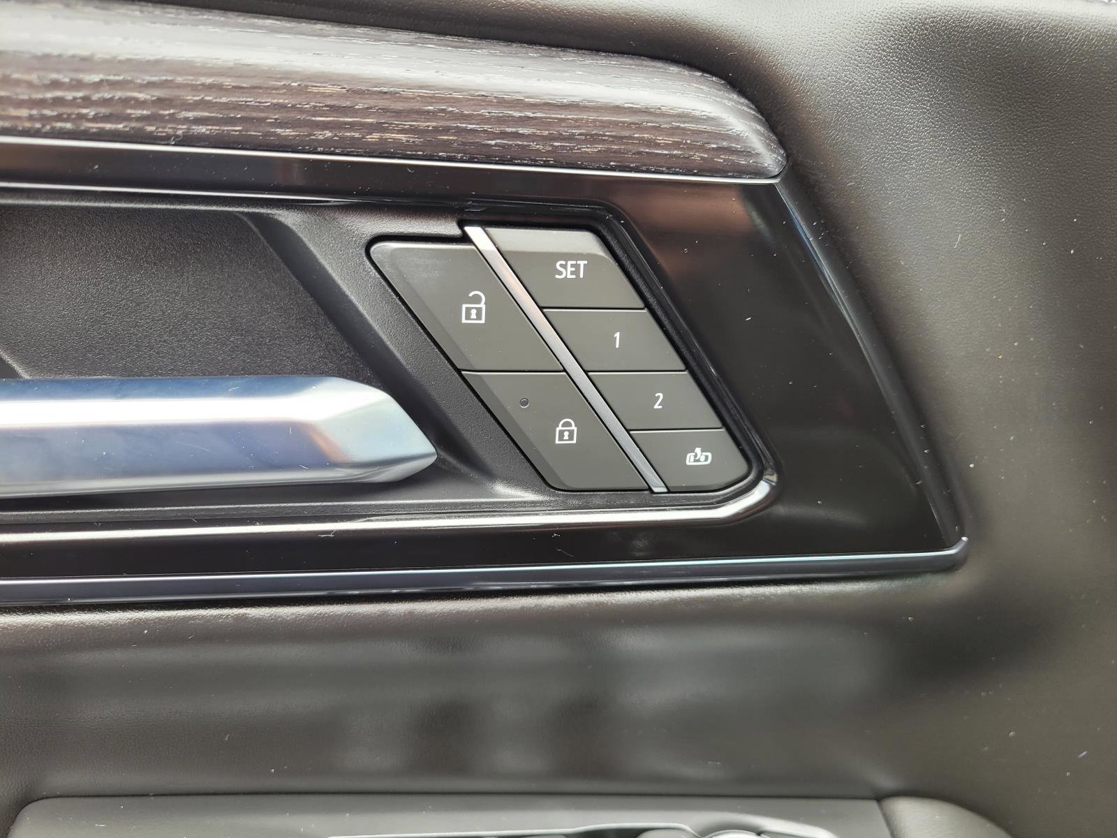 Used 2025 GMC Yukon AT4 Ultimate w/ LPO, Floor Liner Package AWD/4WD image 23