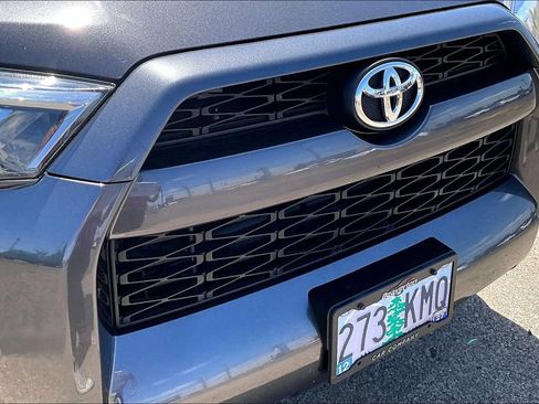 Used 2017 Toyota 4Runner SR5 Premium AWD/4WD image 32