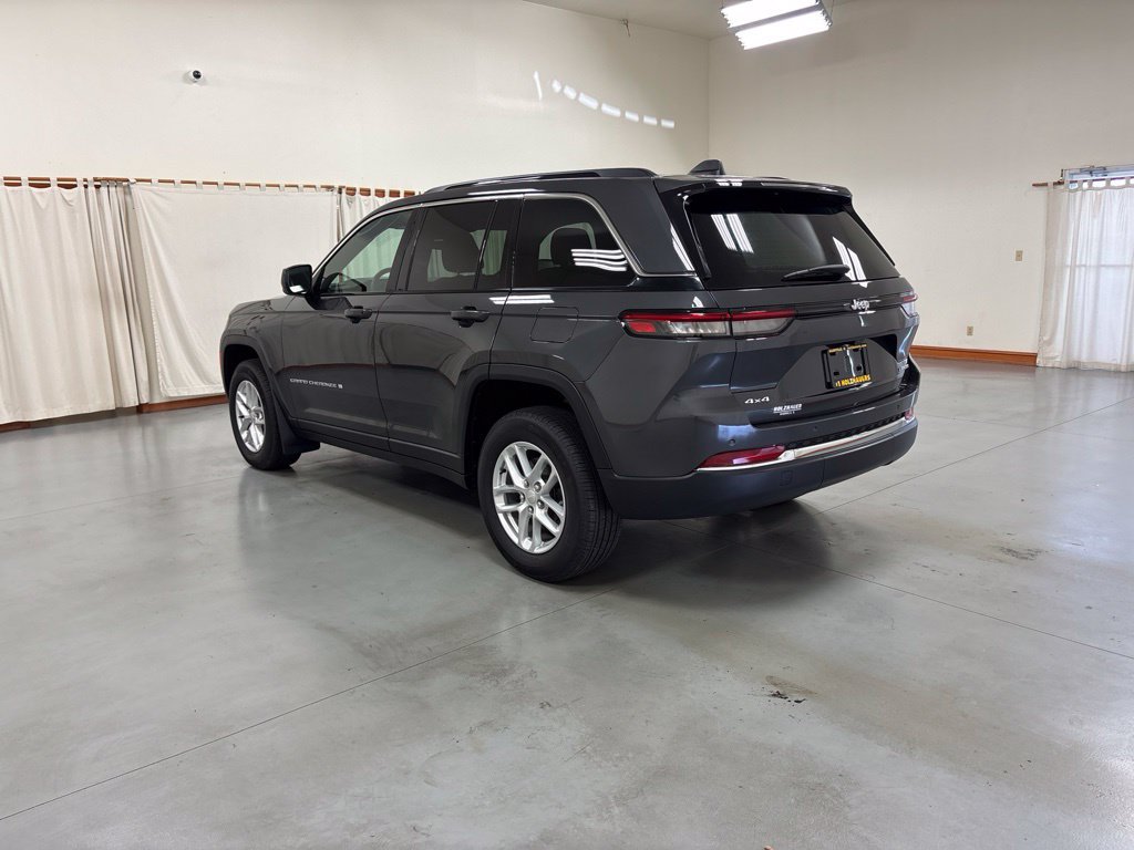 Used 2024 Jeep Grand Cherokee Laredo X w/ Luxury Tech Group I AWD/4WD image 6