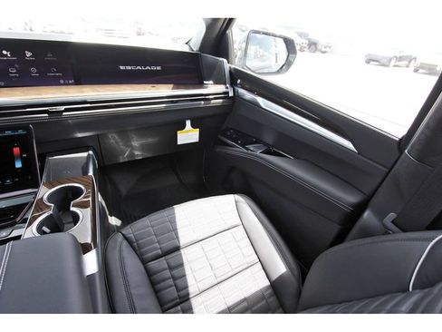 New 2026 Cadillac Escalade Platinum Sport w/ LPO, ONYX Package AWD/4WD image 10