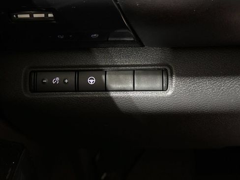 Used 2022 Nissan Pathfinder SV AWD/4WD image 18
