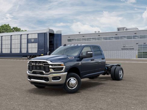 New 2026 RAM 3500 Tradesman AWD/4WD image 2
