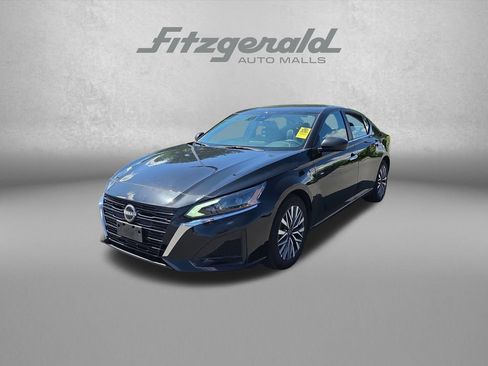 Used 2025 Nissan Altima 2.5 SV FWD image 3