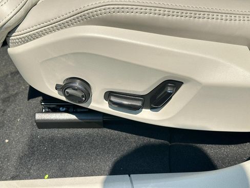 Certified 2026 Volvo XC60 B5 Ultra w/ Protection Package Premier image 14