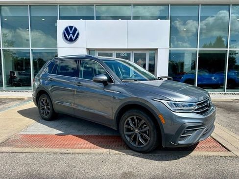 Used 2024 Volkswagen Tiguan SE AWD/4WD image 1
