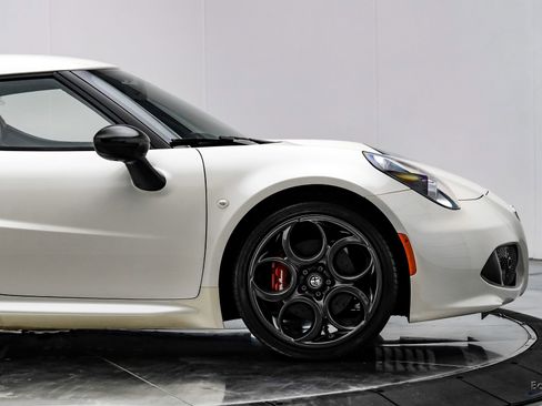 Used 2015 Alfa Romeo 4C Coupe w/ Leather Interior Group image 21