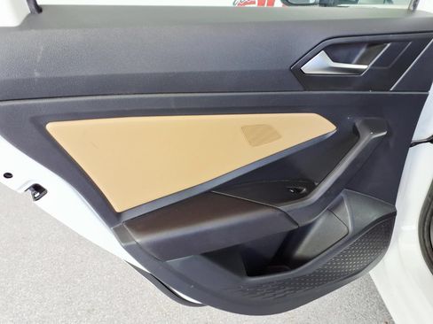 Used 2019 Volkswagen Jetta SEL Premium FWD image 10