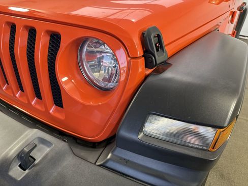 Used 2018 Jeep Wrangler Unlimited Sport AWD/4WD image 27