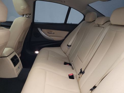 Used 2018 BMW 320i Sedan RWD image 18