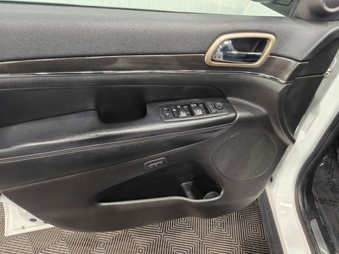 Used 2017 Jeep Grand Cherokee Limited AWD/4WD image 52