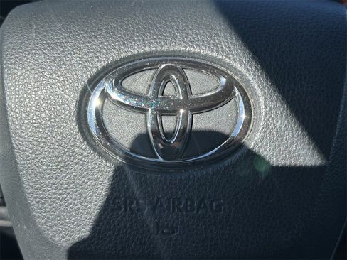 Used 2022 Toyota Sienna Limited image 48