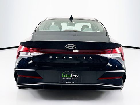Used 2025 Hyundai Elantra SEL FWD image 7