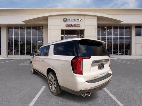 Certified 2022 GMC Yukon XL Denali w/ Denali Ultimate Package AWD/4WD image 11