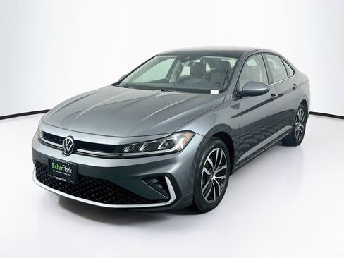 Used 2025 Volkswagen Jetta SE FWD image 3