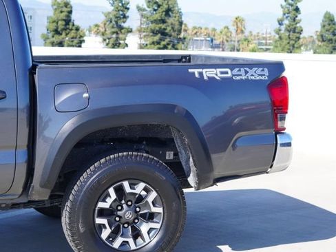 Used 2017 Toyota Tacoma TRD Off-Road AWD/4WD image 8