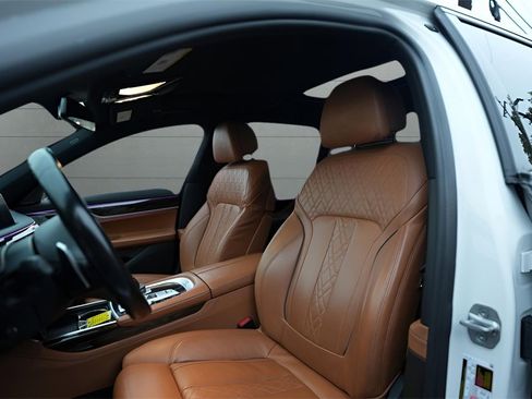 Used 2022 BMW 745e xDrive w/ M Sport Package image 2