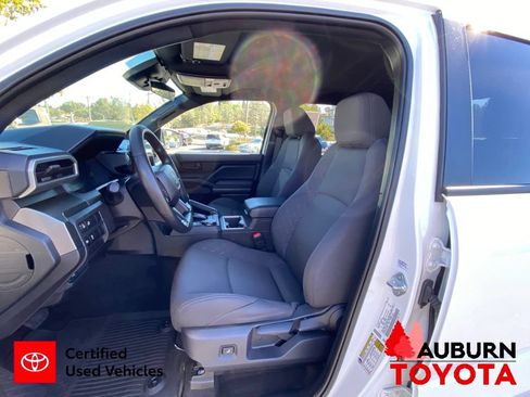 Certified 2025 Toyota Tacoma SR5 AWD/4WD image 30