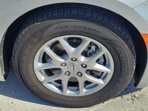 Used 2022 Chrysler Voyager LX image 8