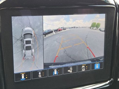 Certified 2023 Chevrolet Traverse LT FWD image 3