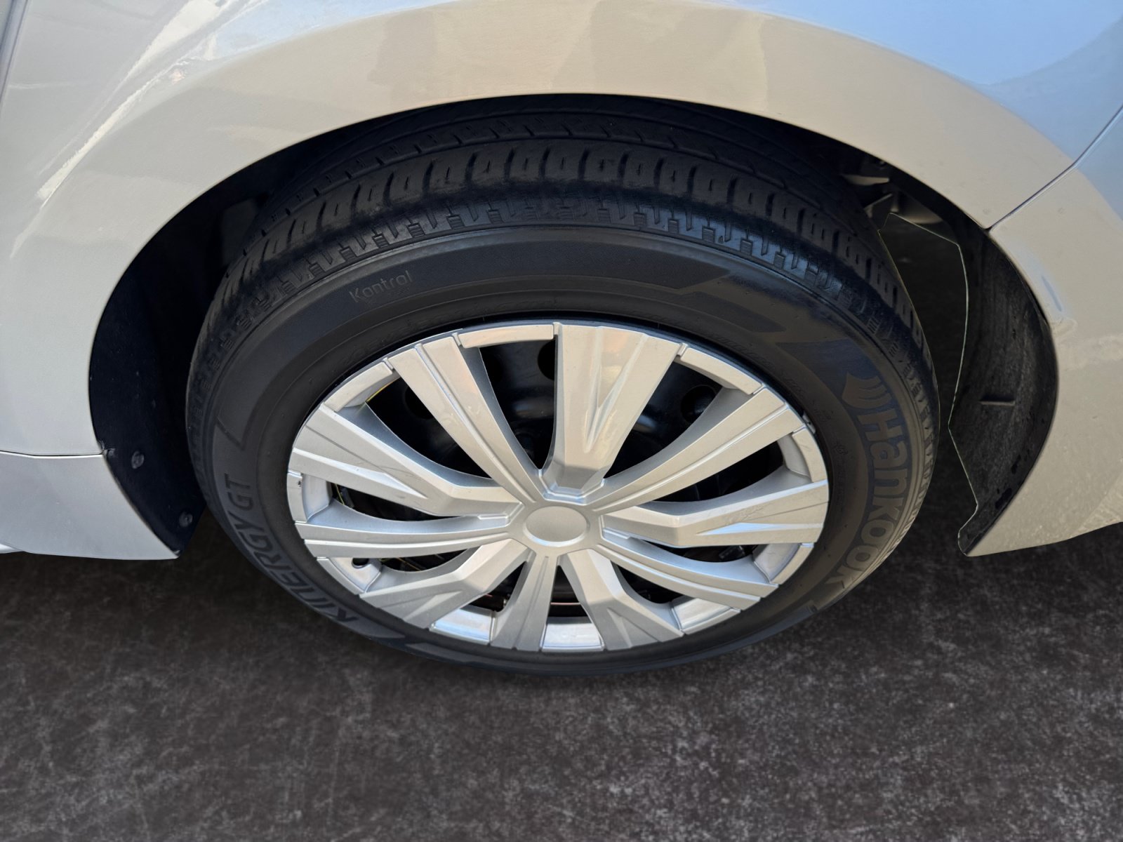 Used 2022 Toyota Corolla LE w/ Carpet Mat Package (TMS) FWD image 14