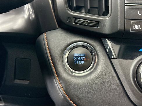 Used 2018 Toyota RAV4 SE image 20