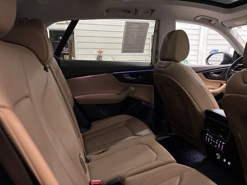 Used 2020 Audi Q8 Premium Plus image 30