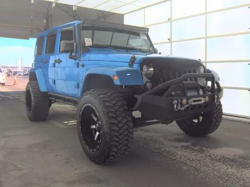 Used 2015 Jeep Wrangler Unlimited Sahara w/ Max Tow Package AWD/4WD image 5