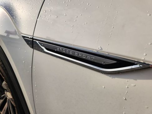 Used 2022 Volkswagen Atlas Cross Sport SE AWD/4WD image 8