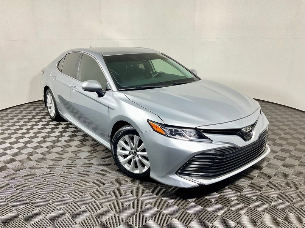Used 2020 Toyota Camry LE FWD image 4