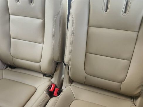 Used 2017 Ford Explorer XLT w/ Equipment Group 202A FWD image 17