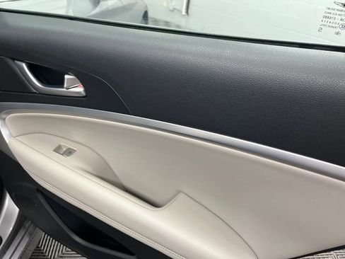 Used 2023 Genesis G70 2.0T image 29