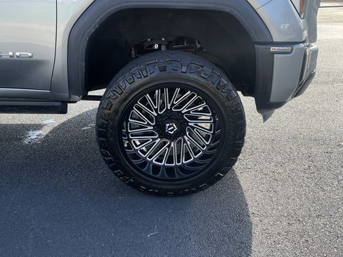 Used 2024 GMC Sierra 2500 AT4 w/ AT4 Premium Plus Package AWD/4WD image 33