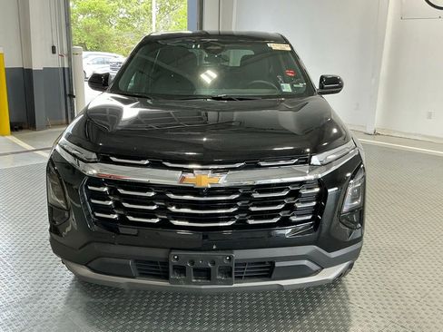 Used 2025 Chevrolet Equinox LT AWD/4WD image 2