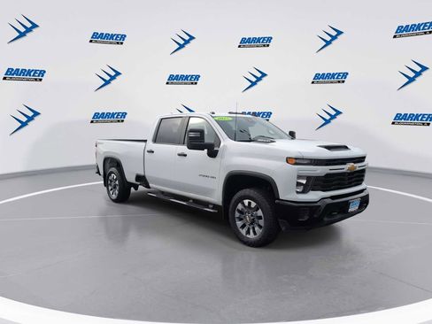 Used 2025 Chevrolet Silverado 2500 Custom w/ Custom Value Package image 2