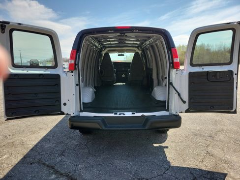 New 2026 GMC Savana 3500 Extended RWD image 16