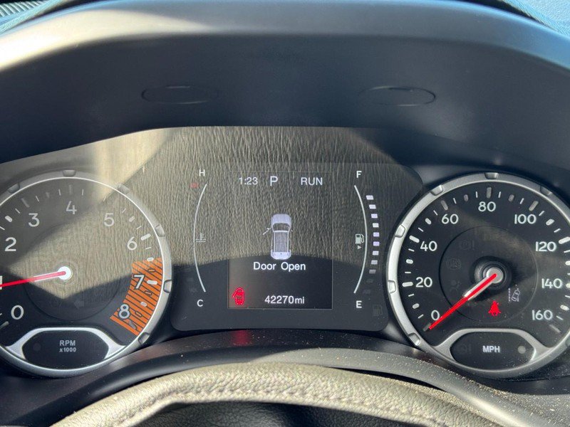 Used 2023 Jeep Renegade Latitude AWD/4WD image 19