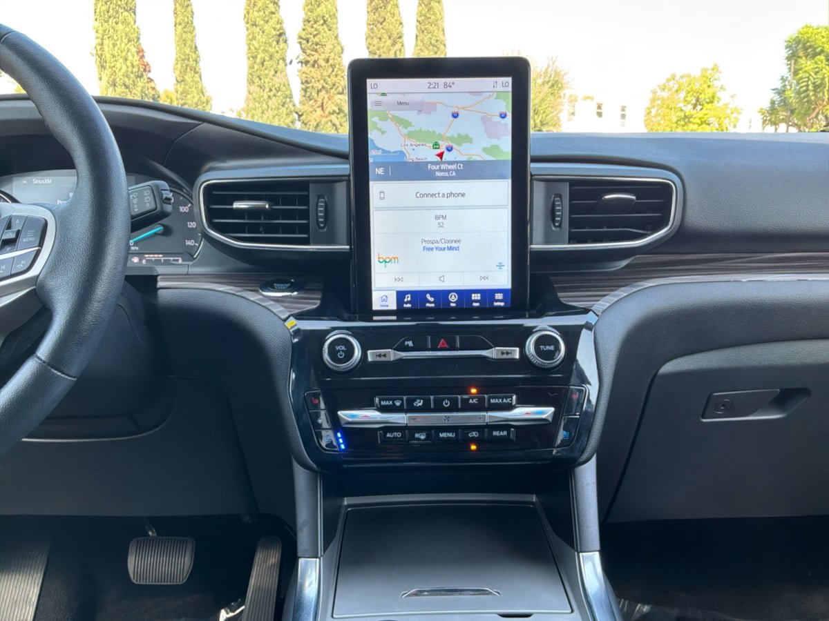 Used 2023 Ford Explorer Limited w/ Limited Technology Package RWD image 15