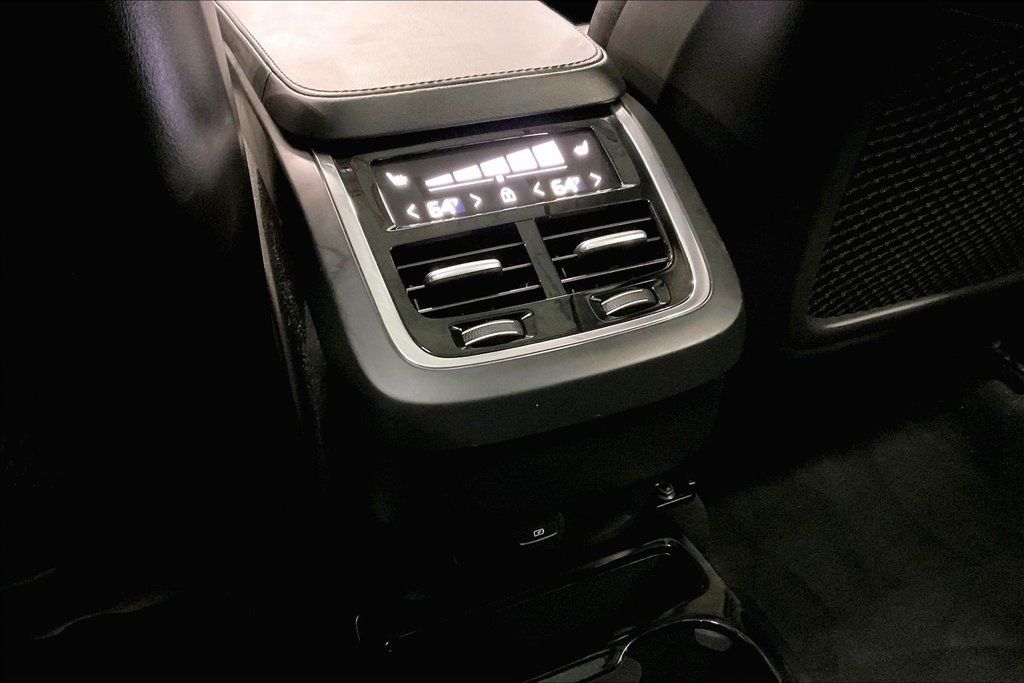 Certified 2024 Volvo XC90 B6 Plus AWD/4WD image 11