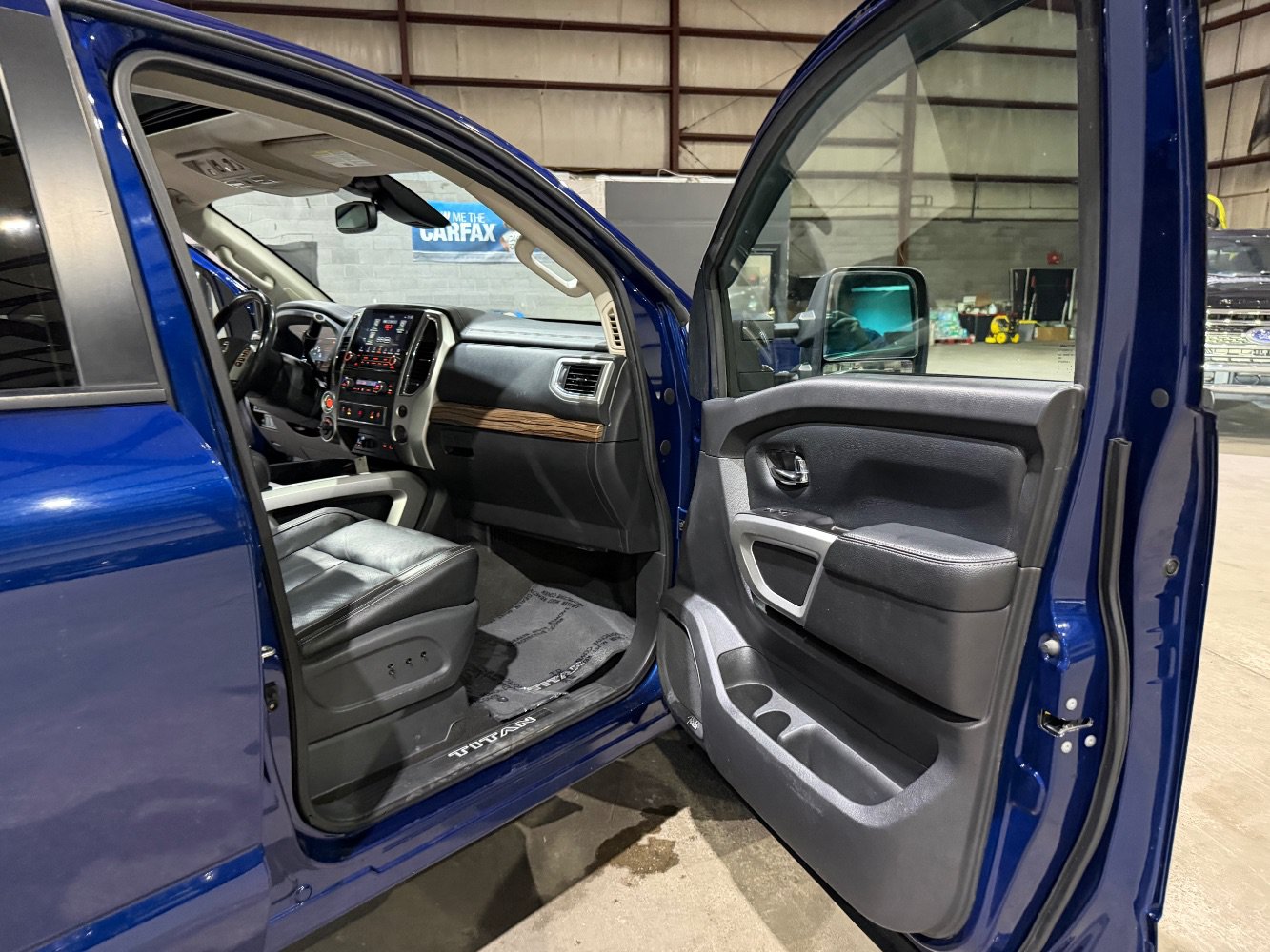 Used 2020 Nissan Titan SL w/ Moonroof Package AWD/4WD image 24