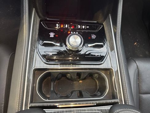 Used 2022 Jeep Wagoneer Series III AWD/4WD image 10
