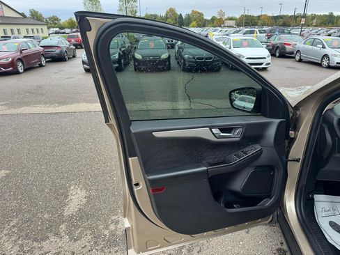 Used 2020 Ford Escape SE Sport image 15