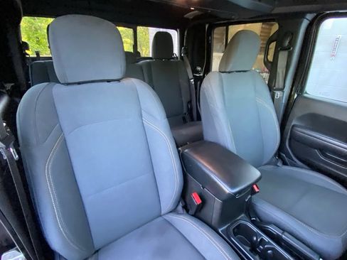 Used 2024 Jeep Gladiator Sport AWD/4WD image 41