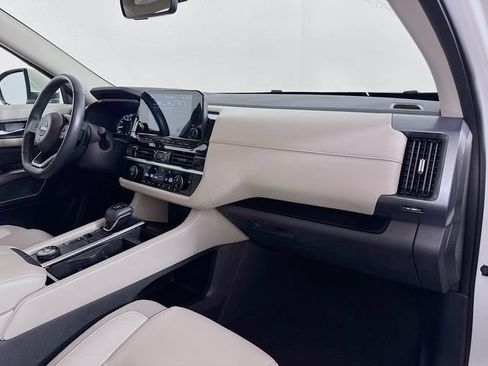 Used 2023 Nissan Pathfinder SL AWD/4WD image 47