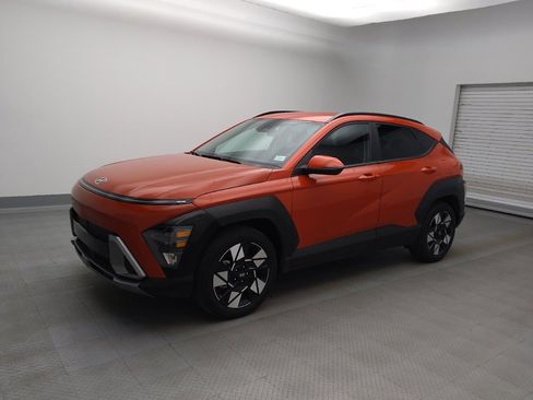 Used 2025 Hyundai Kona SEL image 2