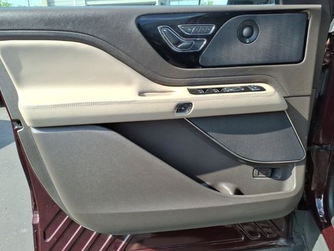 Used 2021 Lincoln Aviator Reserve w/ Elements Package Plus AWD/4WD image 10