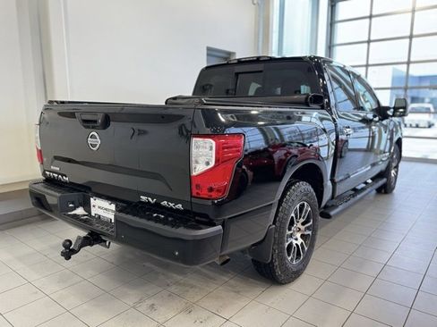 Used 2020 Nissan Titan SV image 38
