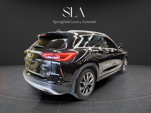 Used 2019 INFINITI QX50 Essential w/ Sensory Package AWD/4WD image 3