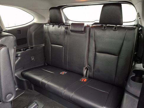 Used 2021 Toyota Highlander XLE image 11